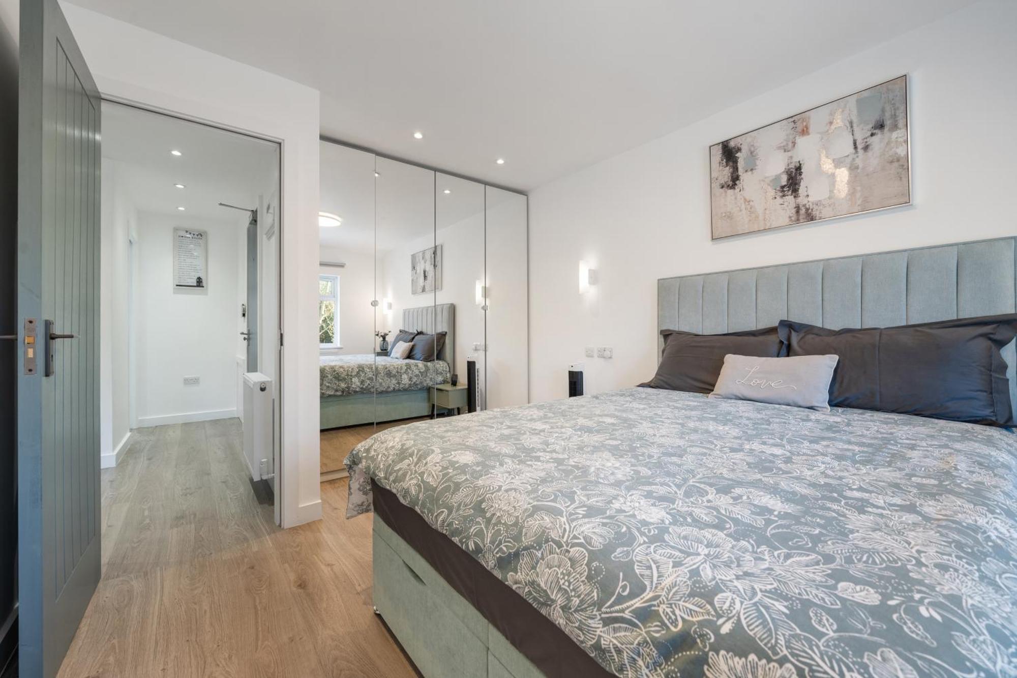 Newly Refurbished 2 Bed Flat Lejlighed Mill Hill Eksteriør billede